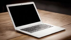 Тач-экран в ноутбуке: когда это действительно удобно, а когда — пустая трата денег